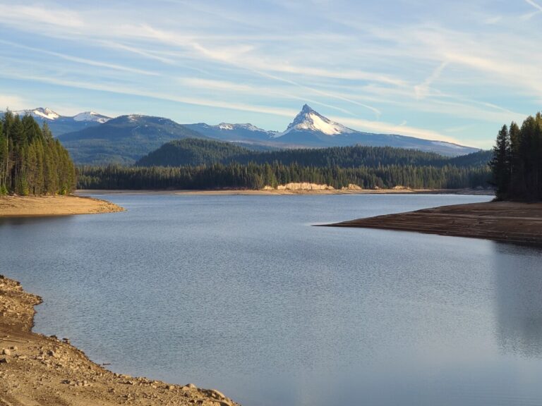 Lemolo Lake at near low pool, November 8, 2024. Mount Thielsen is in the background and some large ash/pumice cliffs can be seen on the far shore. View from north end of dam.